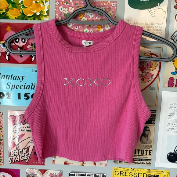 Y2K Bedazzled XOXO Pink Sleeveless Cropped Tank Top - Picture 4 of 9
